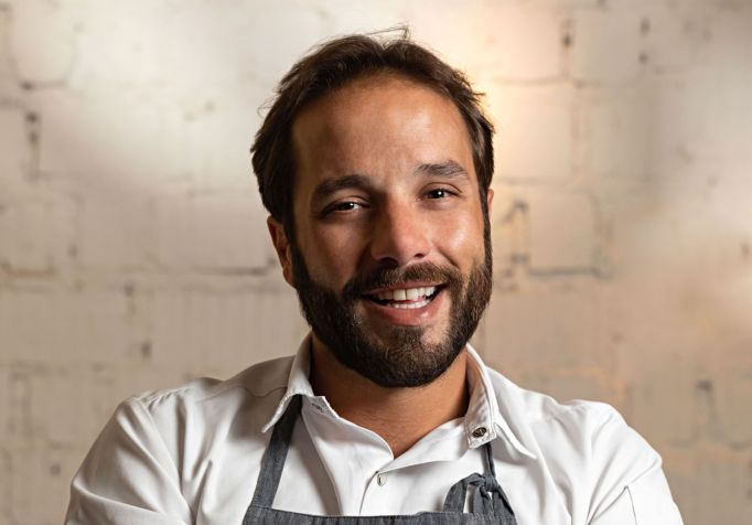 Elia nem sempre quis ser cozinheiro, mas descobriu morando na Europa que seu hobby era a sua verdadeira vocação / Divulgação