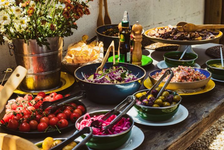 Buffet do Jacaré, na Vila Madalena, tem opções de saladas, carboidratos e proteínas / Divulgação