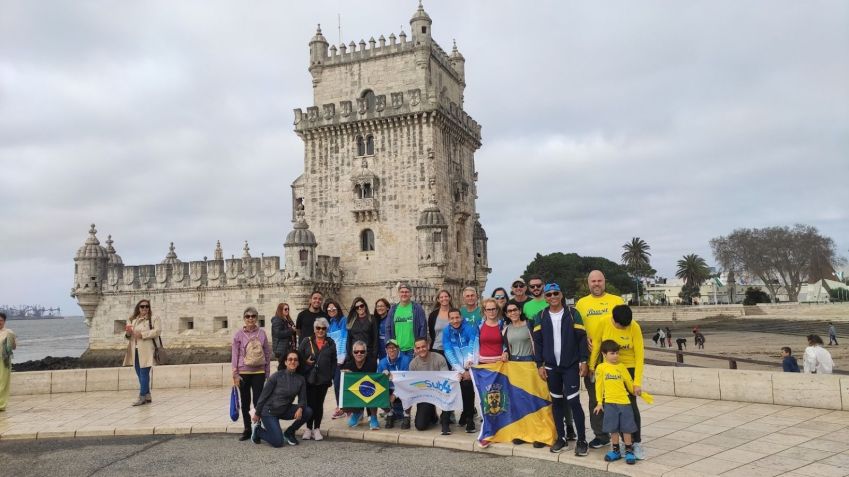 Grupo da agência em Lisboa, na Torre de Belém, um dos principais pontos turísticos de Portugal / Divulgação