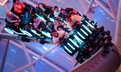 Parque Magic Kingdom, em Orlando, inaugura montanha-russa mais rápida da Disney baseada nos filmes Tron
