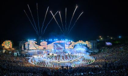 Pedido de casamento, carros alegóricos e eleição da rainha: a megafesta da vindima em Mendoza