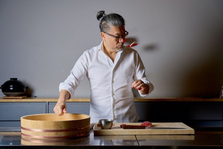 Tsuyoshi Murakami no balcão de seu restaurante nos Jardins / lila_b._gustavo_m.