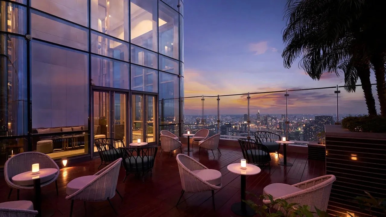 O Vinpearl Landmark 81 está localizado na margem oeste do rio Saigon / Suteera Chalermkarnchana