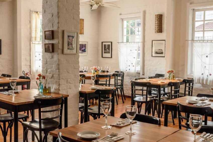 Ambiente do Carlota, em Higienópolis, da chef Carla Pernambuco / Divulgação