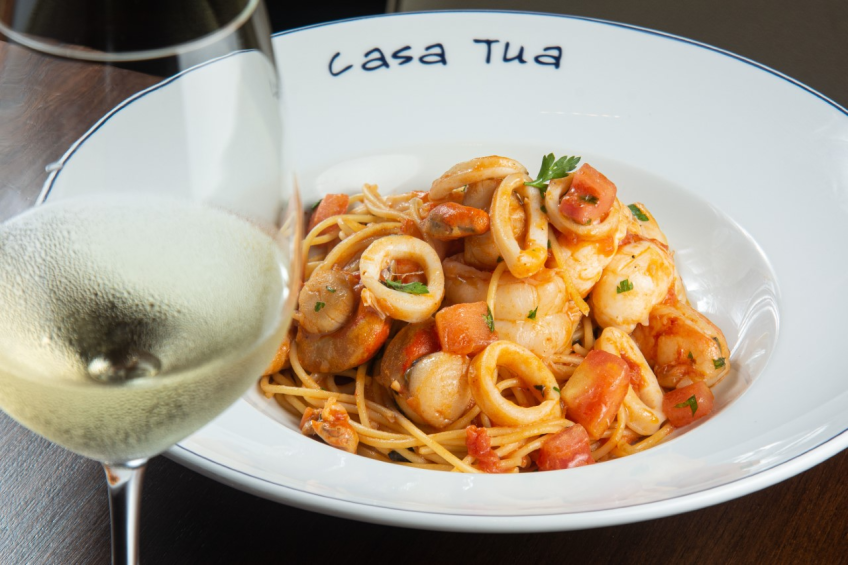 Spaghetti Del Pescatore - espaguete com cavaquinha, camarões, vieiras, lulas e tomates / Divulgação