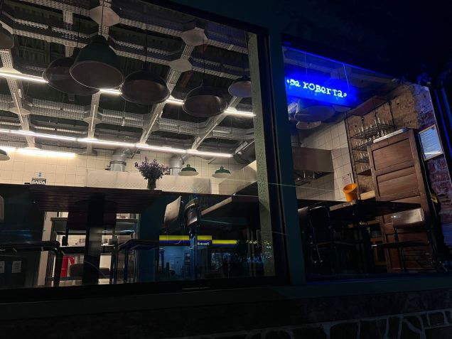 Em um casarão restaurado no bairro de Botafogo, chef aposta em sabores de comida de rua pelo mundo para nova fase de seu restaurante / Divulgação