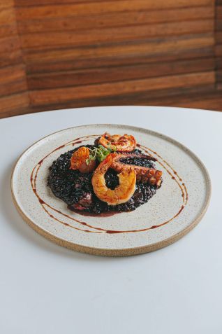 Risoto de arroz negro / Felipe Archer