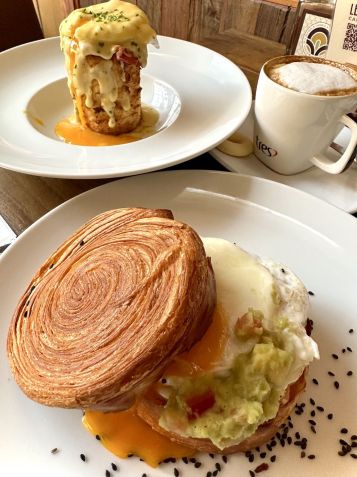 Levena traz itens de brunch bem elaborados, como esse Supreme Avocado / Tina Bini