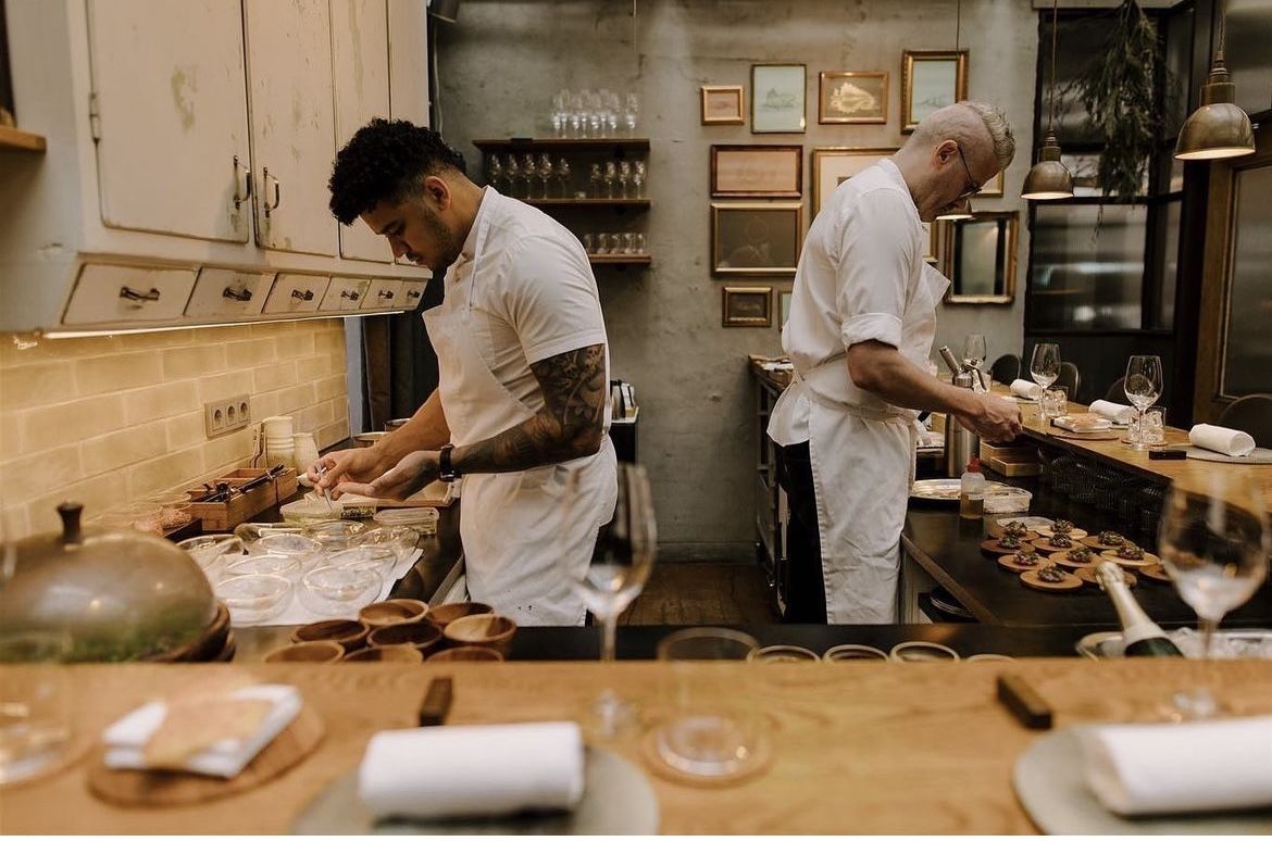 ÓX tem uma estrela Michelin e recebe 16 pessoas por noite para menu surpresa / Reprodução Instagram