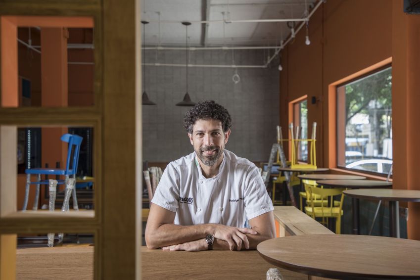 Chef Rodrigo de Oliveira na nova unidade do Mocotó, na Vila Leopoldina / RICARDO DANGELO