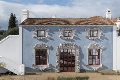 Casarão do hotel Vermelho Melides, em Portugal