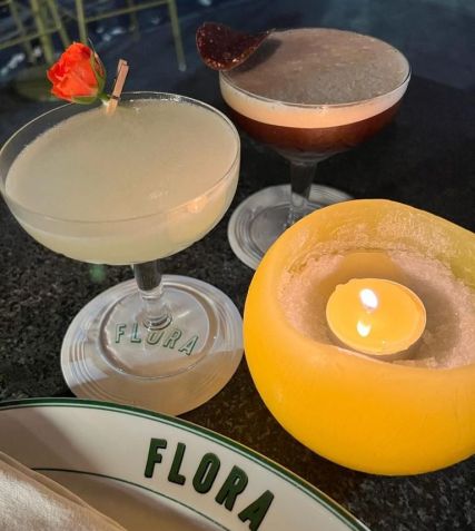 Flora Bar serve Espresso Martini com açúcar orgânico e guarnição de chocolate / Tina Bini