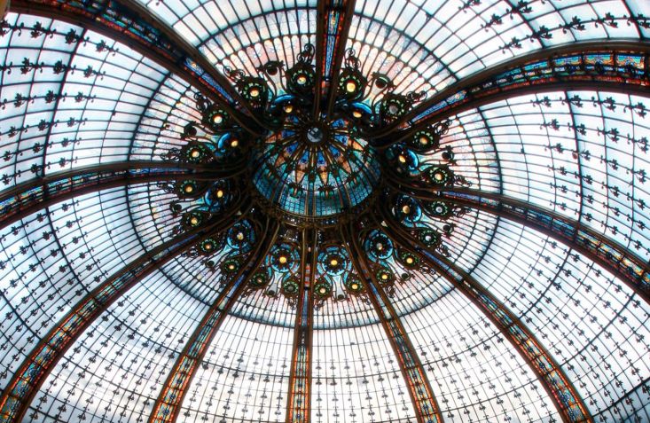 Cúpula da Galeries Lafayette, histórica e luxuosa loja de departamento francesa • Divulgação