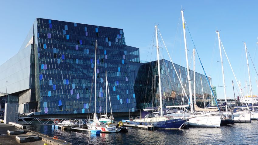 Parte do porto logo em frente ao Harpa, local de concertos e atividades culturais da capital / Pxfuel