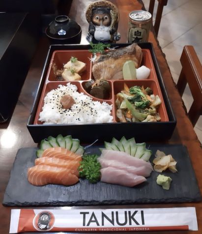 Tanuki oferece o prato do dia que sempre é divulgado nas redes sociais do estabelecimento / Reprodução Instagram