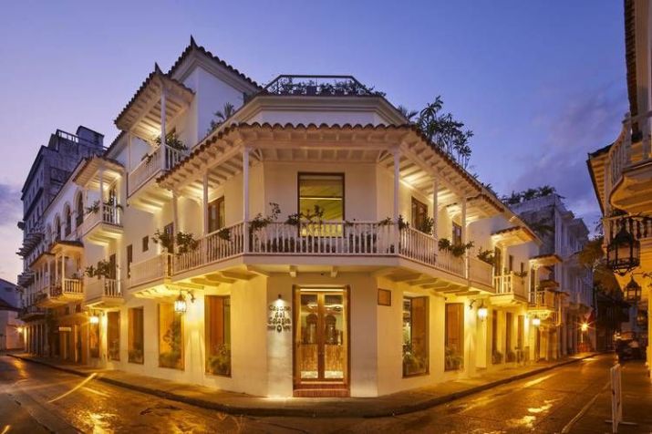 Hotel Boutique Casona Del Colegio está localizado no centro histórico de Cartagena, perto de restaurantes, bares e cafés da moda / Site oficial