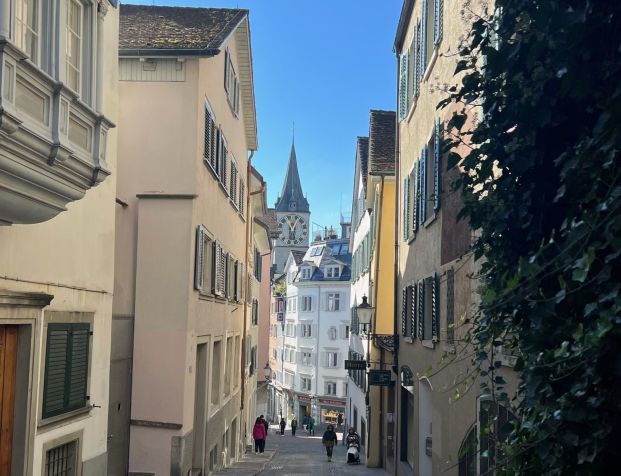 Ruas do centro histórico de Zurique são para lá de charmosas / CNN Viagem & Gastronomia