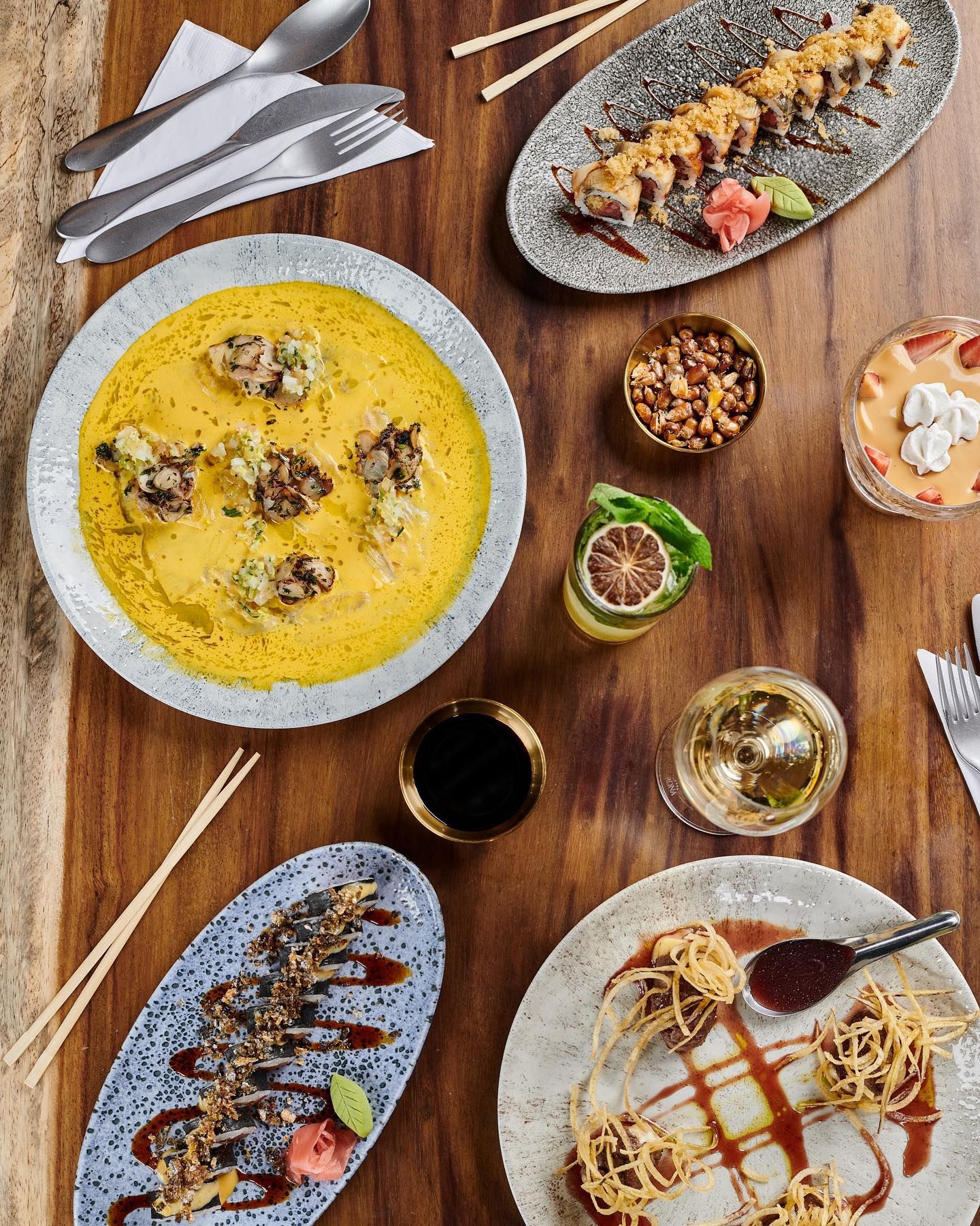 Restaurante Mistura une a culinária peruana com a japonesa e oferece amplo cardápio / Reprodução / Facebook