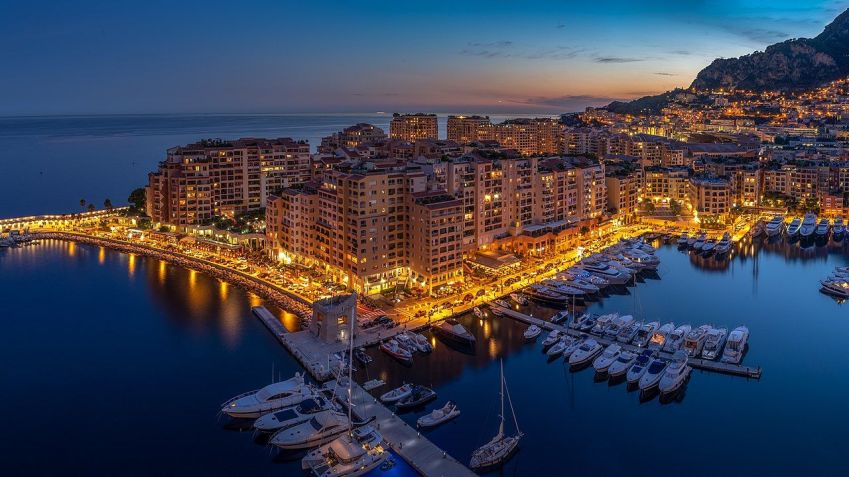 Distrito de Fontvieille à noite / Pierre Blache
