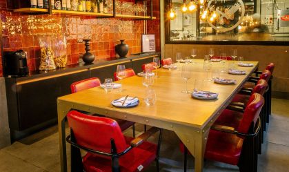 Restaurante OSSO, do chef Renzo Garibaldi, tem sala privativa com experiências exclusivas em SP