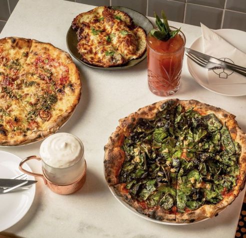 Drinques clássicos e autorais, entradas e 13 sabores de pizza estão à disposição no cardápio do Ferro e Farinha; todas as unidades funcionarão em horário normal / Reprodução Instagram