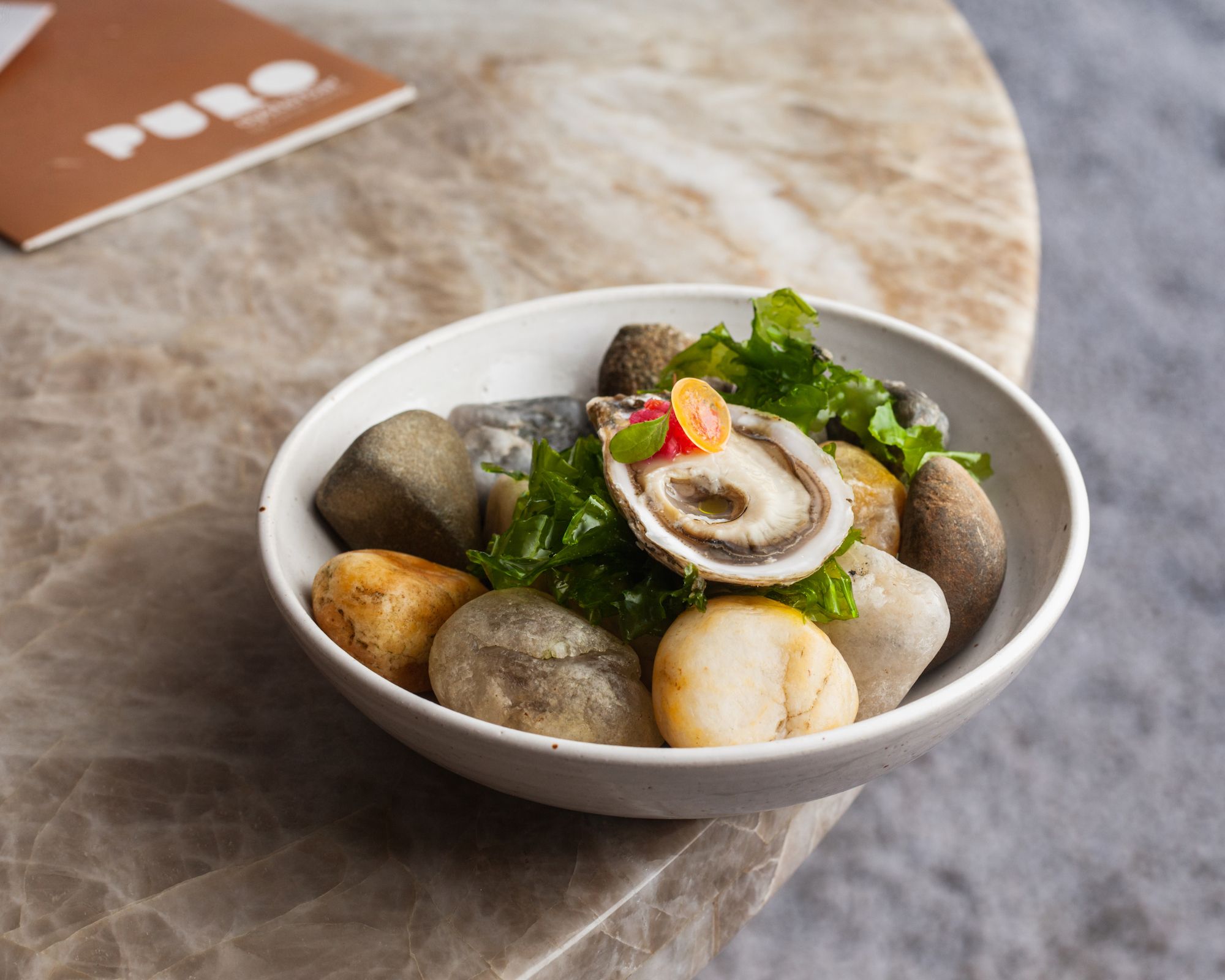 Pratos do Puro Oyster Bar refletem uma das gastronomias mais ilustres da ilha • Ed Andrade Jr.