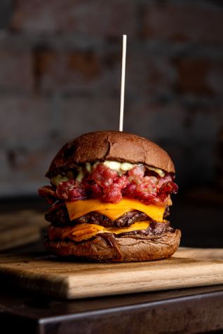 Rosso Burger abriu a primeira unidade em 2017 e já está em diversos pontos da cidade e no interior de SP / Alison Coretti