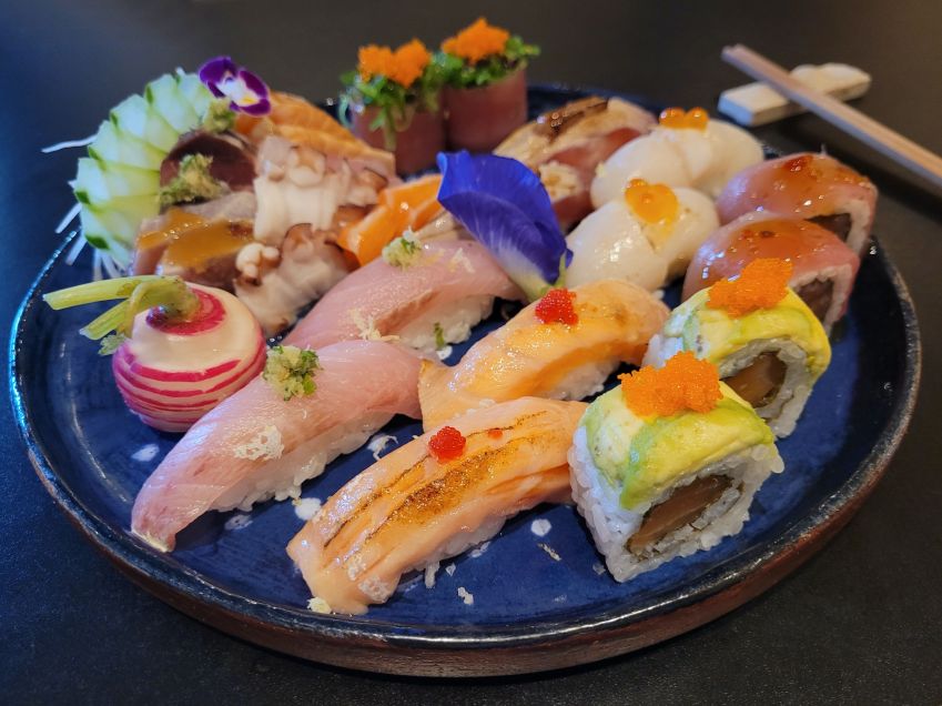 Seleção de sushis e sashimis / Fabio Wright