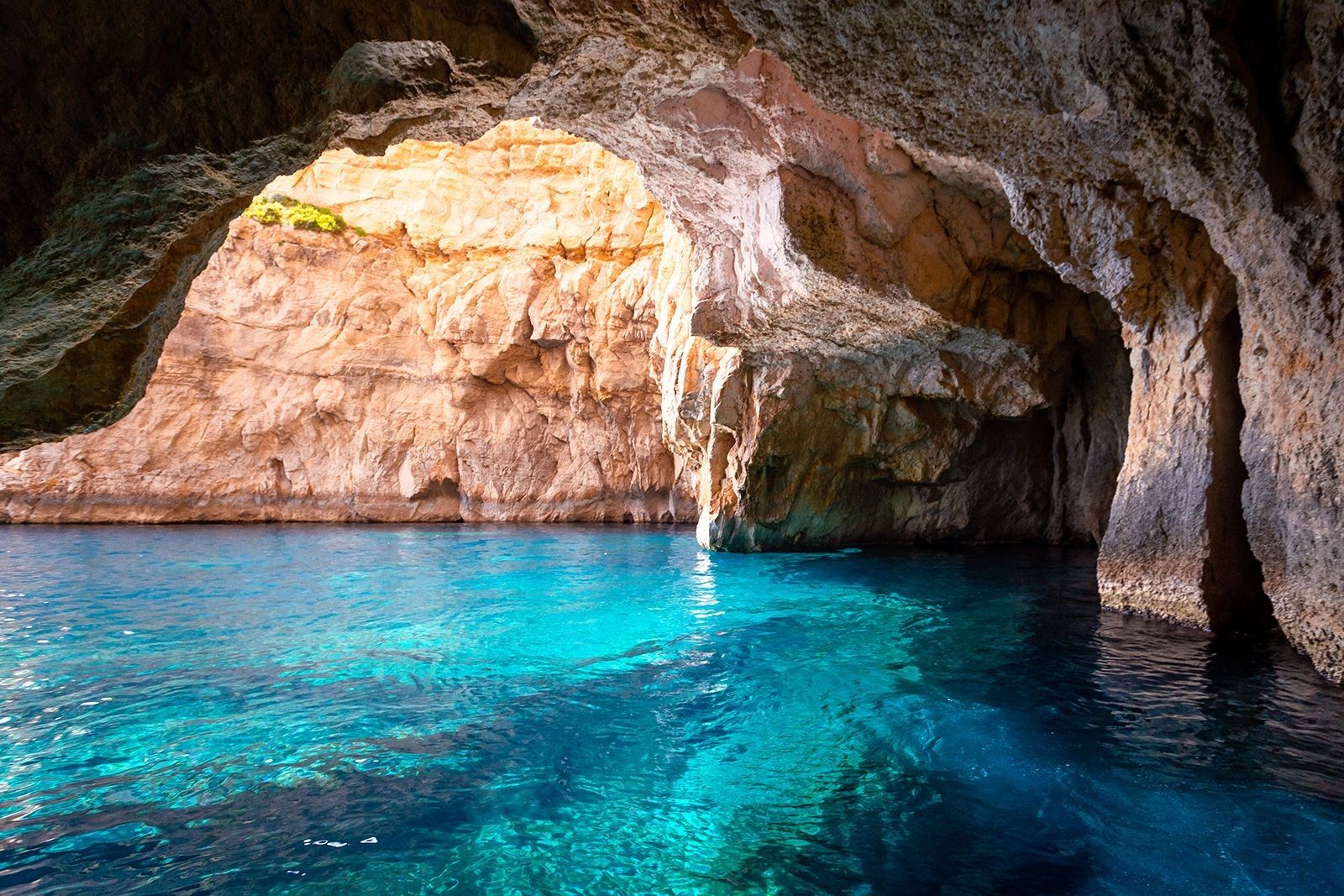 Gruta Azul é talvez a atração natural mais famosa de Malta. / Getty Images