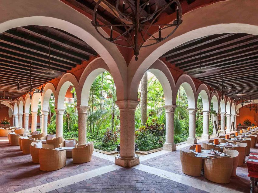 Interiores do convento histórico estão preservados ao longo do hotel / Divulgação