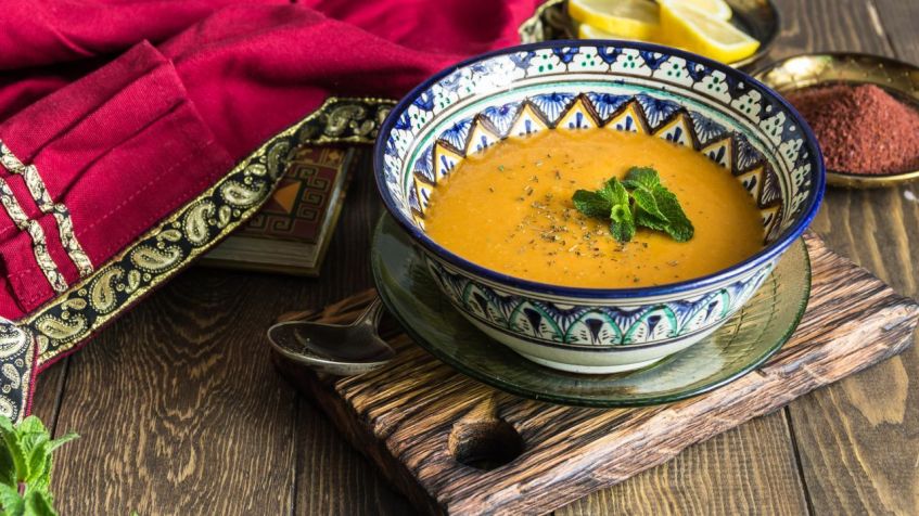 A sopa Ezogelin foi supostamente criada por uma mulher que queria impressionar a sogra / Shutterstock