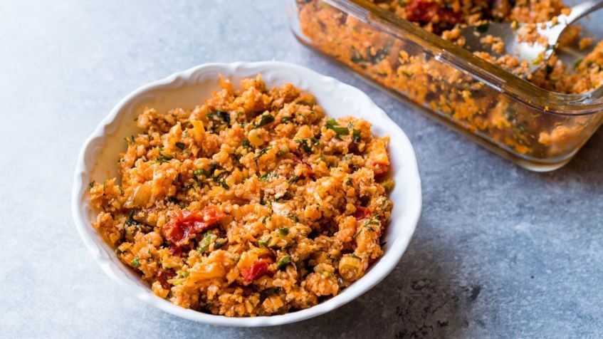 Esta salada simples é feita de trigo bulgur fino, tomate, alho, salsa e hortelã / Shutterstock
