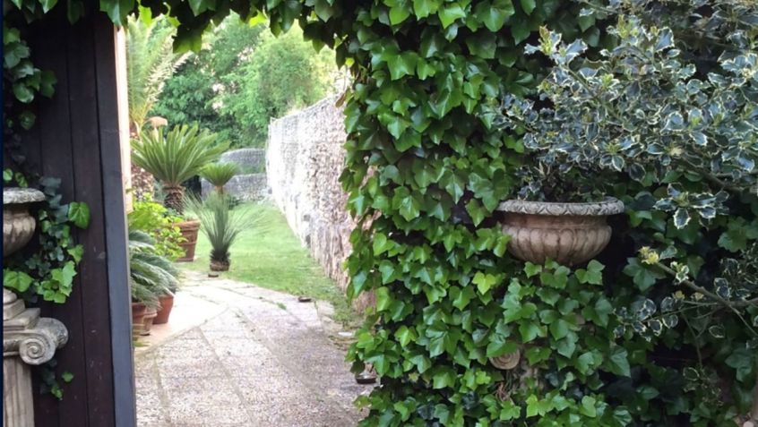 Os convidados podem caminhar pelo jardim, que abriga uma villa romana em ruínas / Antonello Nusca/Polaris/Newscom