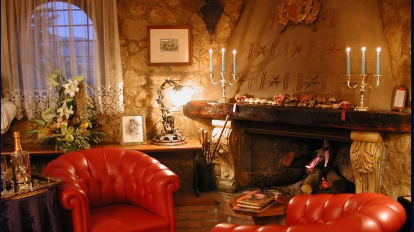 As reservas devem ser feitas por telefone, à noite, e confirmadas 10 dias antes do evento / Solo Per Due