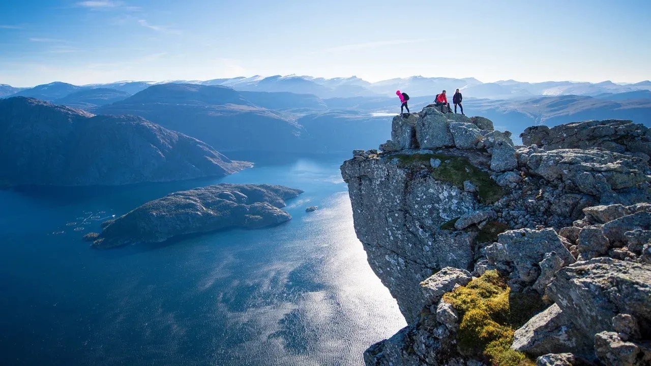 230627083532-01-norway-hornelen-via-ferrata-opens