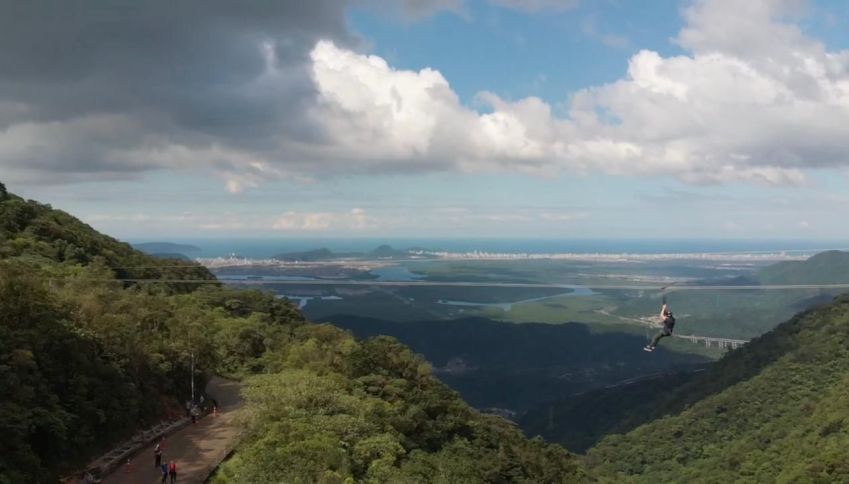 Tirolesa Voo da Serra tem 500 metros de extensão e 70 de altura / Divulgação