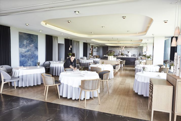 Salão do Geranium, em Copenhague, casa com três estrelas Michelin e uma das melhores do mundo / Claes Bech-Poulsen