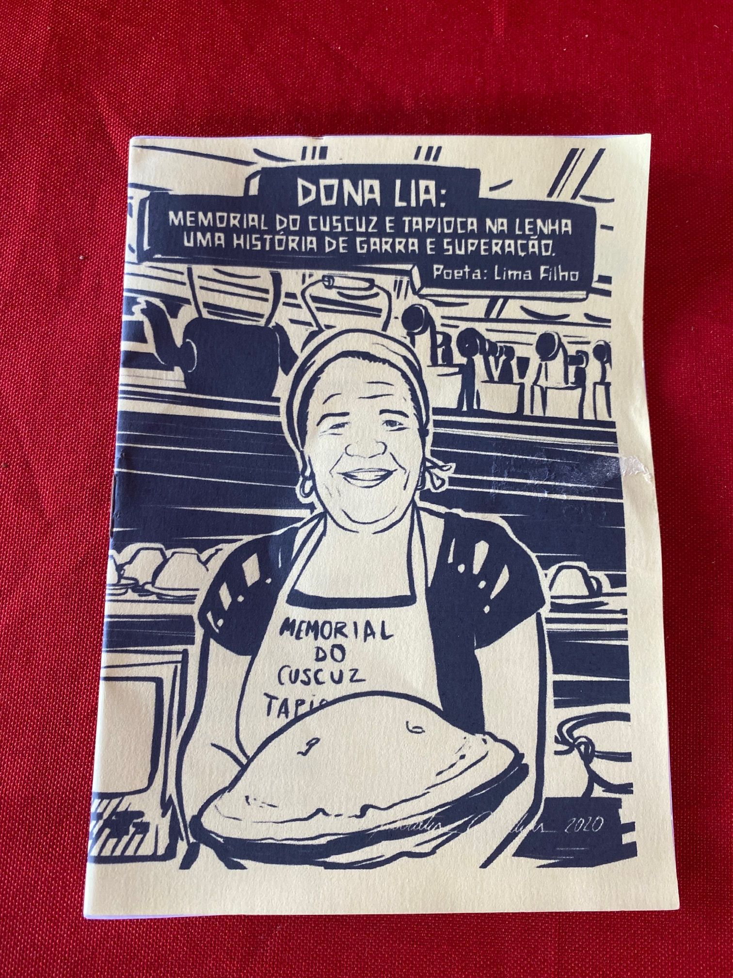Dona Lia prepara cuscuz no forno a lenha e criou até um memorial ao prato que foi declarado Patrimônio Imaterial da Humanidade pela Unesco / Carol Daher