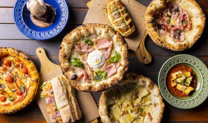 A Pizza da Mooca celebra 12 anos com menu que relembra grandes sucessos dessa trajetória