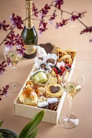 Kit brunch com champagne / Douglas Daniel