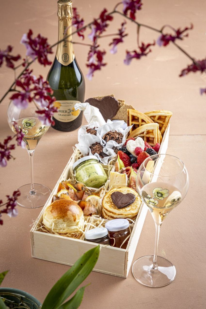 Kit brunch com champagne / Douglas Daniel
