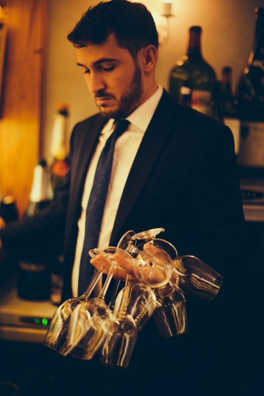 Ricardo Santinho é sommelier do Complexo Vila Anália / Divulgação