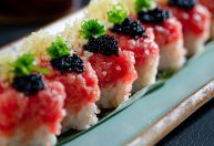 Noma Sushi abre na Faria Lima, em SP, em casa moderna, com mesas ao ar livre e rooftop