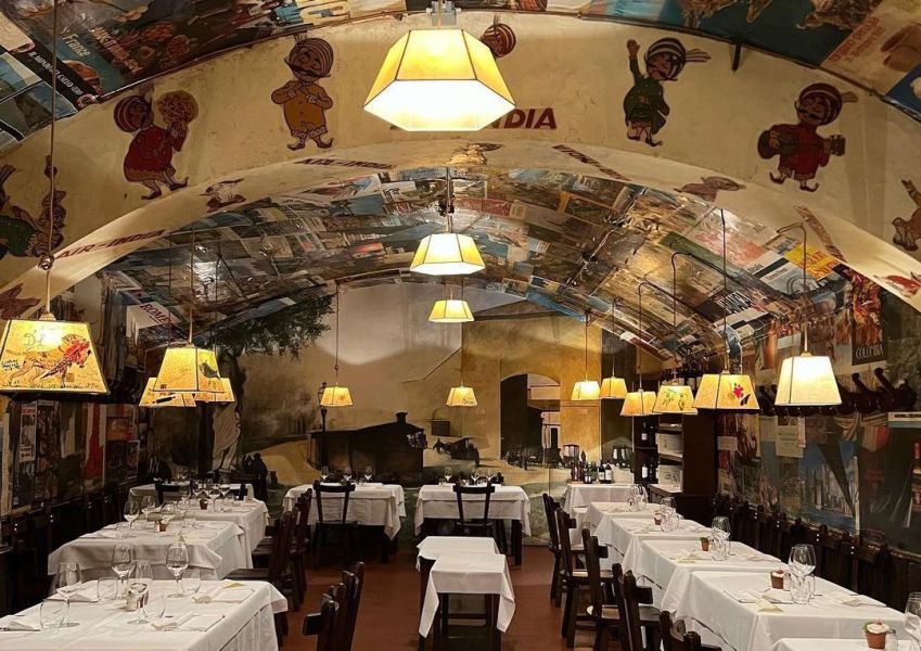 Interior do Buca Lapi, que fica nas caves de um histórico palazzo / Reprodução/Instagram