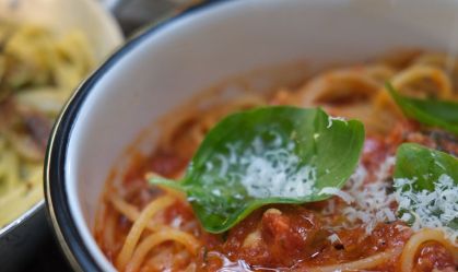 Mia Crudo e Pasta, nova casa do Grupo Makoto, abre no Shops Jardins em São Paulo
