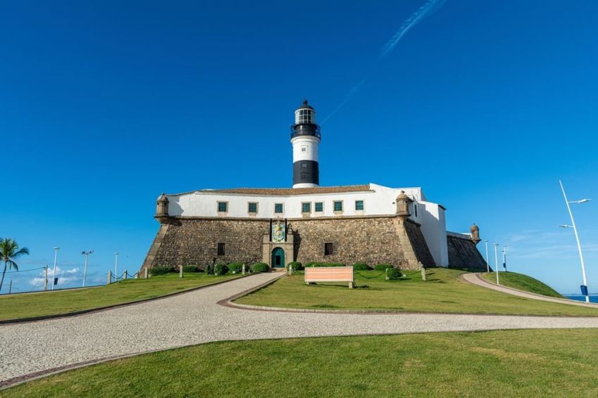 Farol da Barra, em Salvador; cidade é a mais desejada pelos brasileiros que querem viajar em 2024 / Shutterstock/windwalk