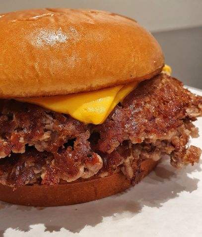 O sanduíche New York com sua crostinha perfeita / Caroline Grimm