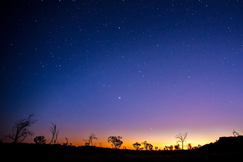 Por do sol como este aguarda os visitantes da Trilha Larapinta / World Expeditions/Great Walks of Australia
