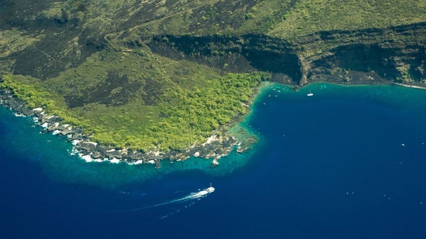 A Baía de Kealakekua oferece passeios incríveis de caiaque, mergulho com snorkel e história havaiana na ilha do Havaí / phdpsx/iStockphoto/Getty Images
