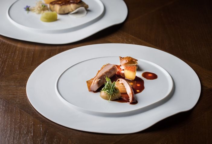 Côte By Mauro Colagreco fica no rio Chao Phraya / Cote